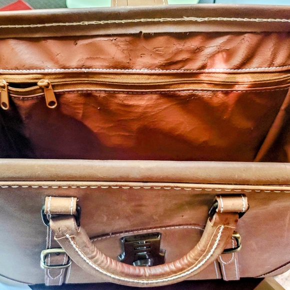 Handmade Leather Dr's Bag - Picture 13 of 15